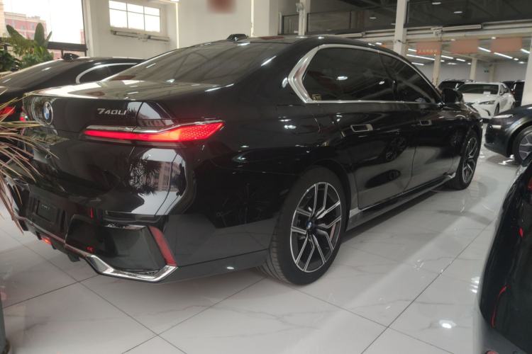 Used BMW 7 Series 2023 735Li M Sport Package Rear Right 45 Deg