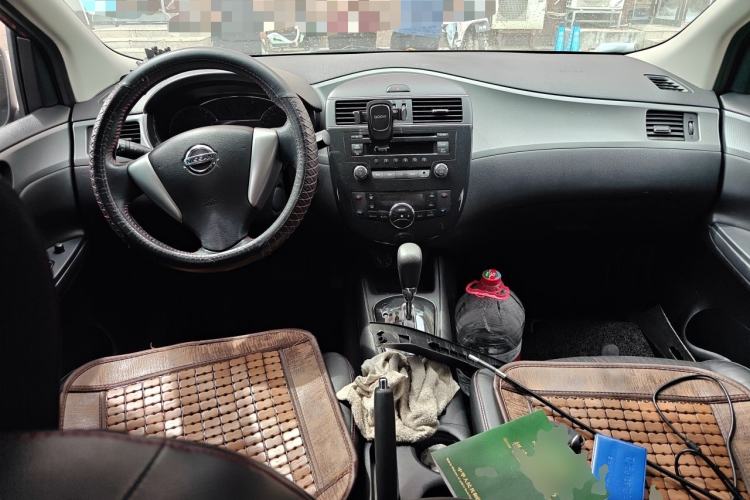 Used Nissan Tiida 2011 1.6T M-CVT Cool Edition Center Console