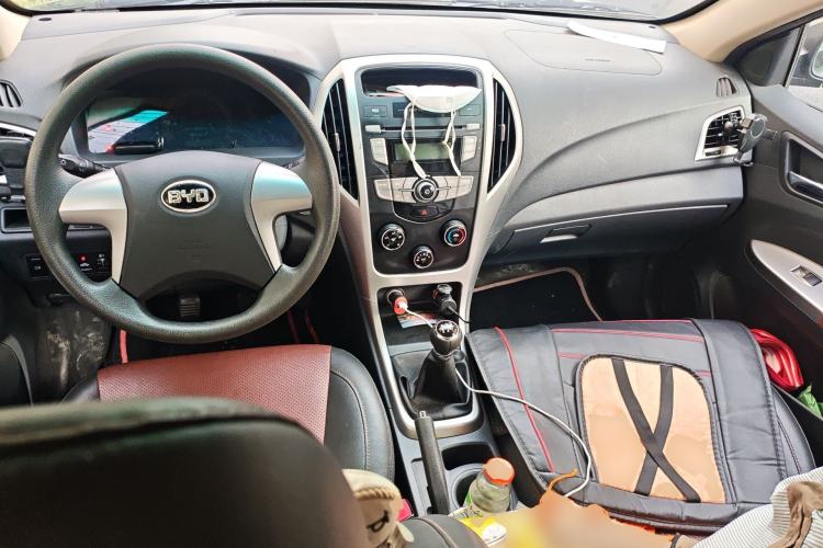 Used BYD F3 2016 1.5L Manual Comfort Model Center Console