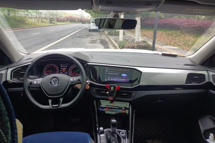 Used Volkswagen Tayron 2020 280TSI Two-Wheel Drive Luxury Connect Edition Center Console