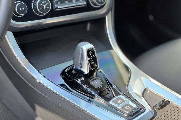 Used Lynk & Co 01 2019 2.0T Two-Wheel-Drive Pro Version China VI Standard Gear Lever