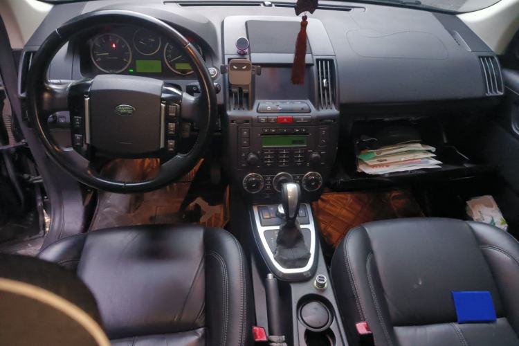 Used Land Rover Freelander 2 2011 3.2L i6 HSE Gasoline Edition Center Console