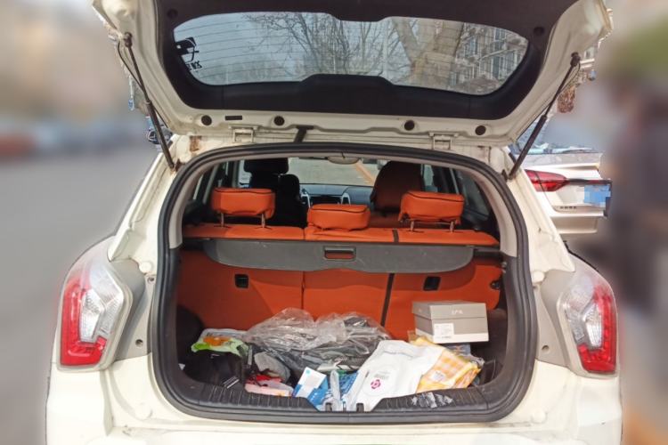 Used SsangYong Tivolan 2015 1.6L Automatic Two-Wheel Drive ZhiShang Edition Trunk