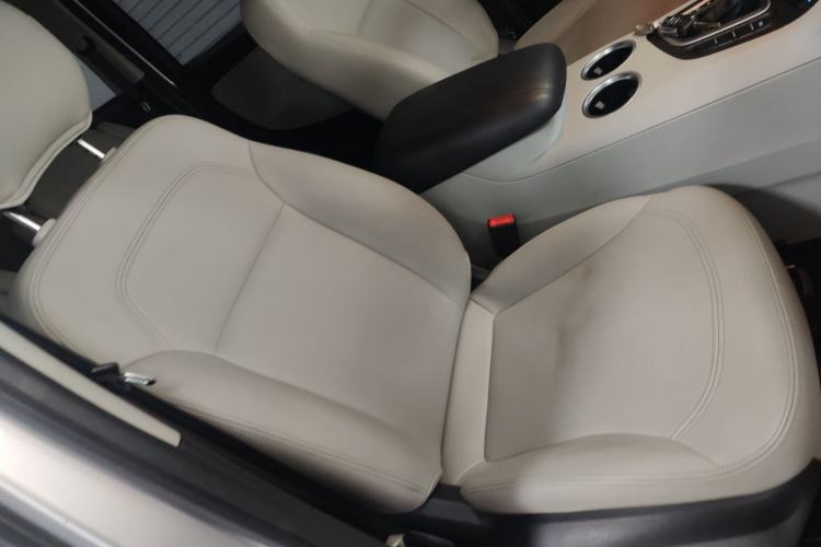 Used Huasong 7 2017 2.0T Automatic Standard Edition
