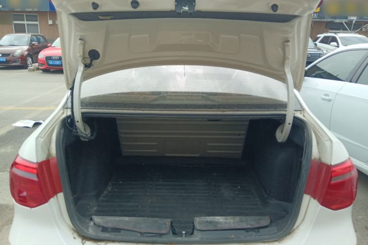 Used Volkswagen Jetta 2015 Value Edition 1.6L Manual Fashionable Style Trunk