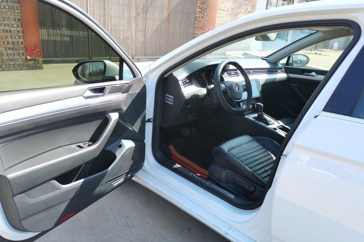 Used Volkswagen Magotan 2017 280TSI DSG Comfort Model