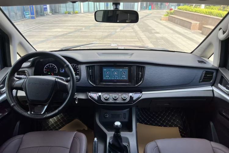 Used FORTHING Lingzhi 2023 M5L 1.6L Base Model 7 Seats Center Console