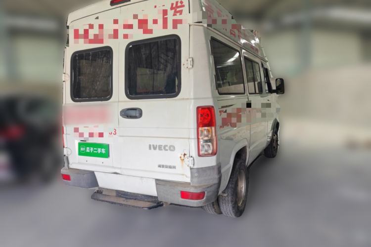 Used Iveco Daily 2017 2.5T A35 Passenger Van 5-7 Seats Model 47Z5 Rear Right 45 Deg