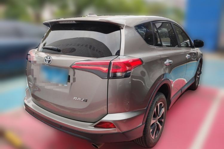 Used Toyota RAV4 2016 2.0L CVT Two-Wheel Drive Fashion Edition China V Standard
