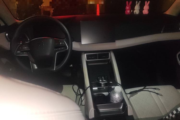 Used BYD Yuan UP 2024 401 km Active Version Center Console