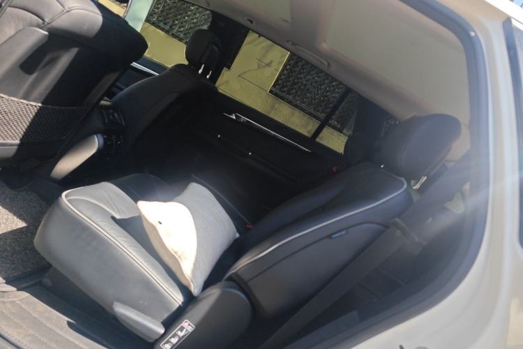 Used Mercedes-Benz R-Class 2017 R 320 4MATIC Business Edition Prestige Model
