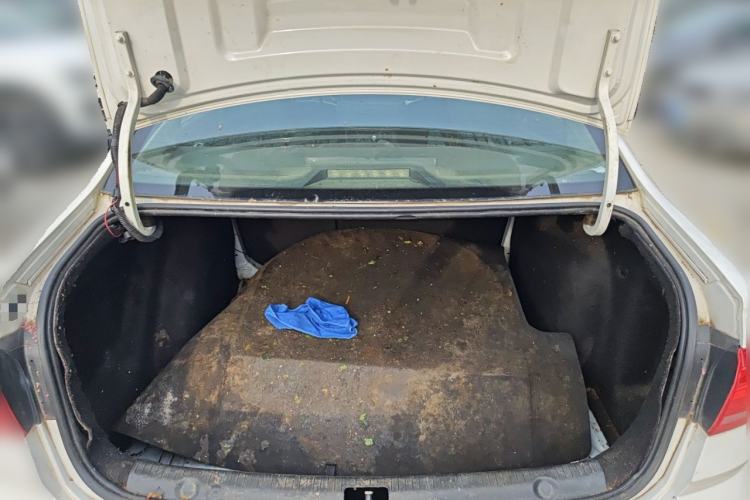 Used Volkswagen Lavida 2015 1.6L Automatic Comfort Edition Trunk