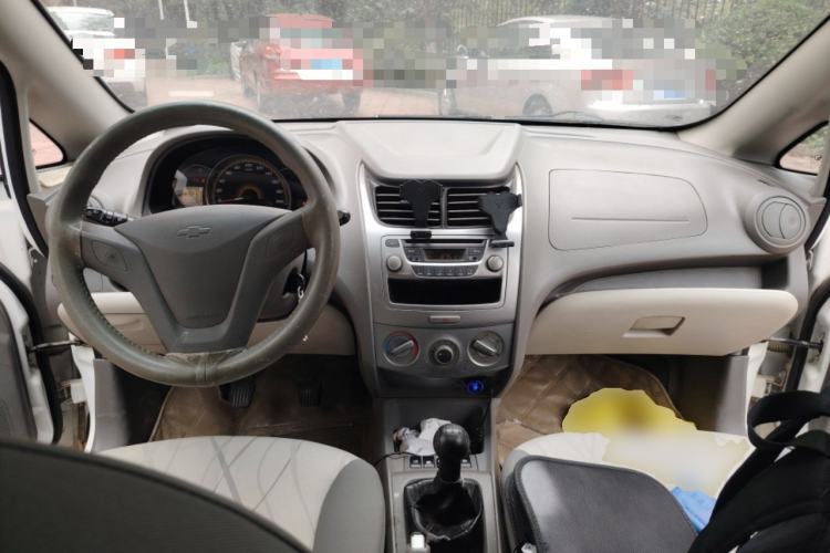 Used Chevrolet Sail 2013 Sedan 1.4L Manual - Youyi Happiness Edition Center Console