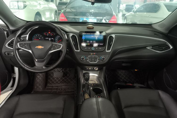 Used Chevrolet Malibu XL 2021 535T Automatic Sport Edition Center Console