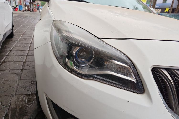 Used Buick Regal 2015 1.6T Leading Technology Model Right Front Headlight