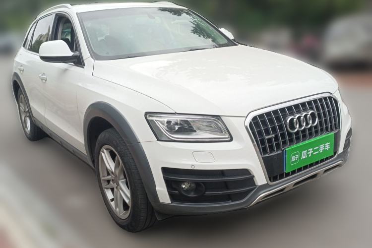 Used Audi Q5 2017 Plus 40 TFSI Technology Model Front Right 45 Deg
