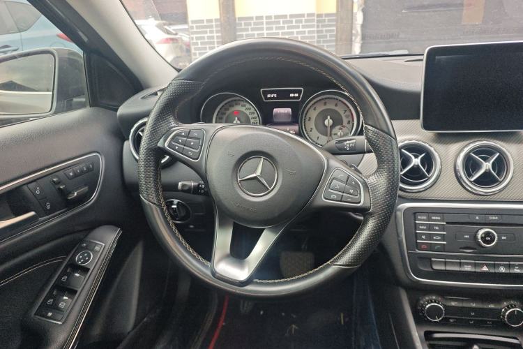Used Mercedes-Benz GLA 2016 GLA 200 Sport Edition Steering Wheel
