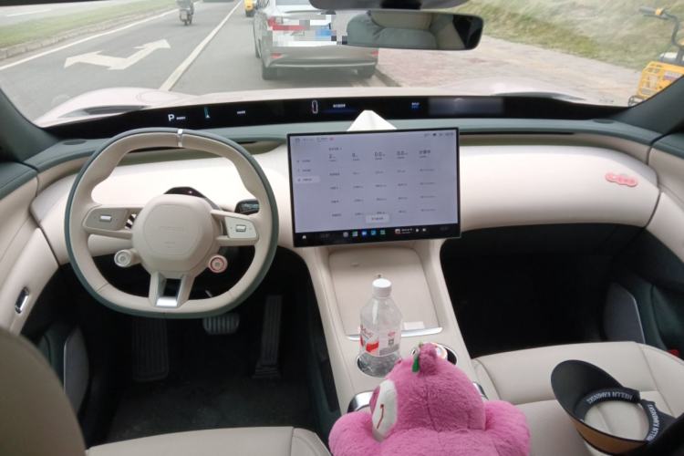 Used Xiaomi Auto YU7 2025 Ultra-Long Range Rear-Wheel Drive Version Center Console