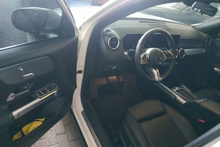 Used Mercedes-Benz GLB 2024 GLB 200 Dynamic Edition Driver Seat