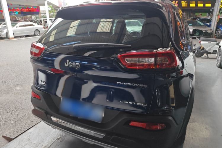 Used Jeep Cherokee 2017 2.4L Leading Smart Edition
