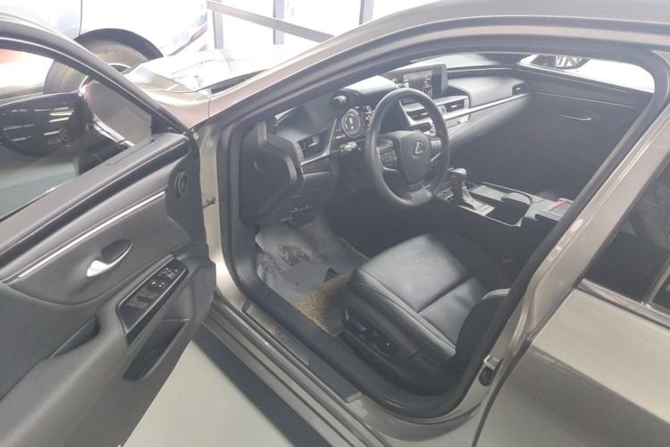 Used Lexus ES 2018 300h Premier Edition China VI Standard
