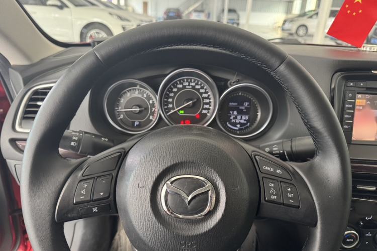 Used Mazda Atenza 2014 2.0L Blue Sky Luxury Edition Interior 5