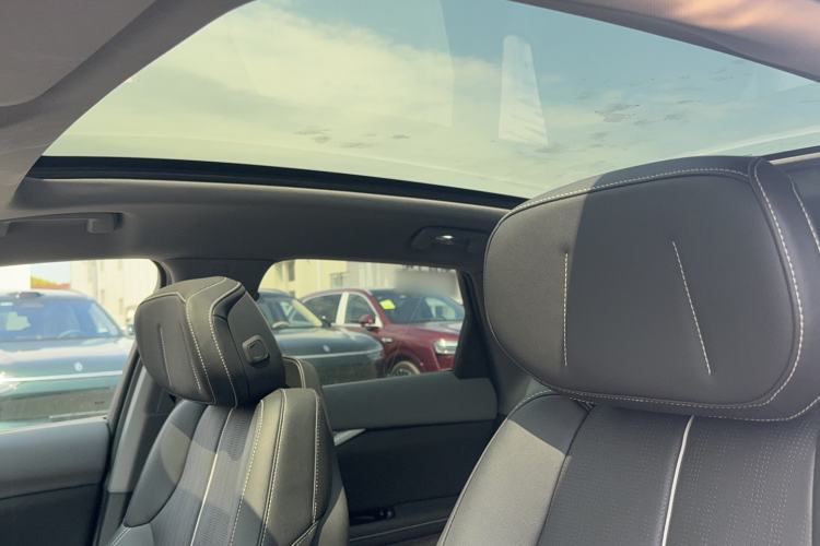 Used Cadillac OPTIQ 2024 Standard Range Version Interior 2