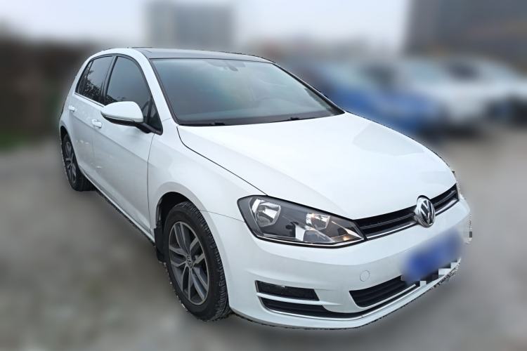 Used Volkswagen Golf 2016 230TSI Automatic Luxury Version Front Right 45 Deg