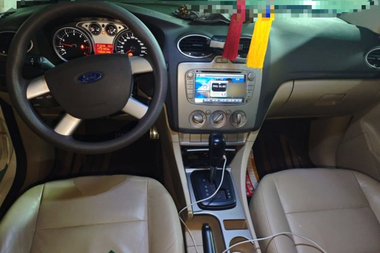 Used Ford Focus 2011 Hatchback 1.8L Automatic Fashion Edition Center Console