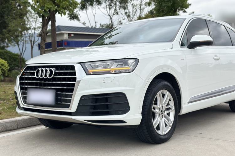 Used Audi Q7 2016 40 TFSI Comfort Model
