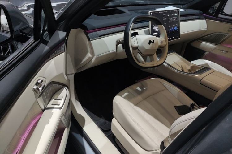 Used ONVO Luxeed L90 2025 Model—Ultra Six-Seater Version
