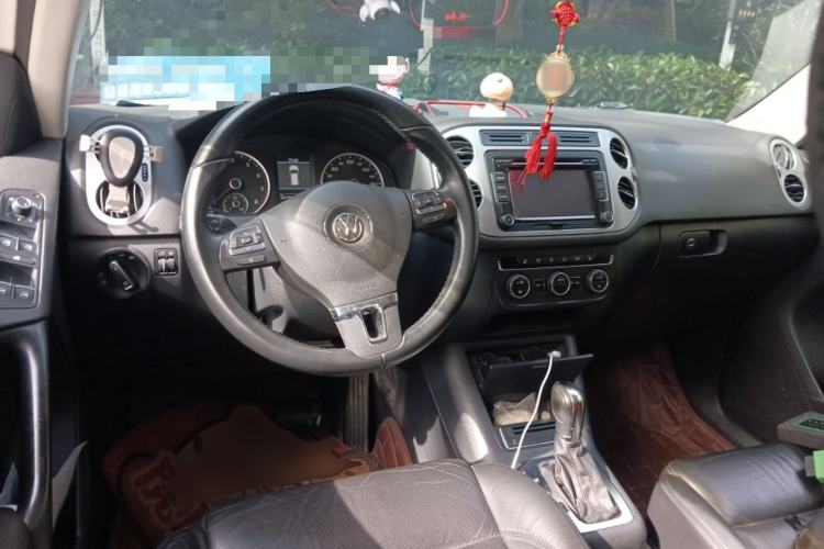 Used Volkswagen Tiguan 2013 1.8 TSI Automatic All-Wheel Drive Luxury Model Center Console
