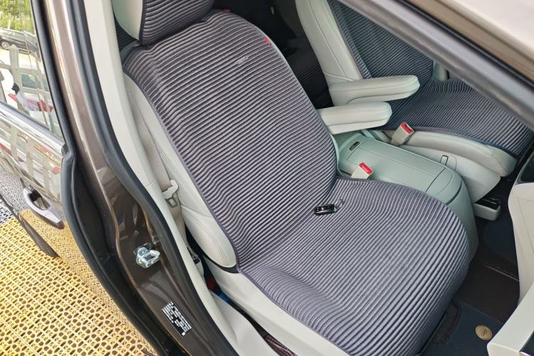 Used Buick GL8 2023 Land Executive Class Comfort Model
