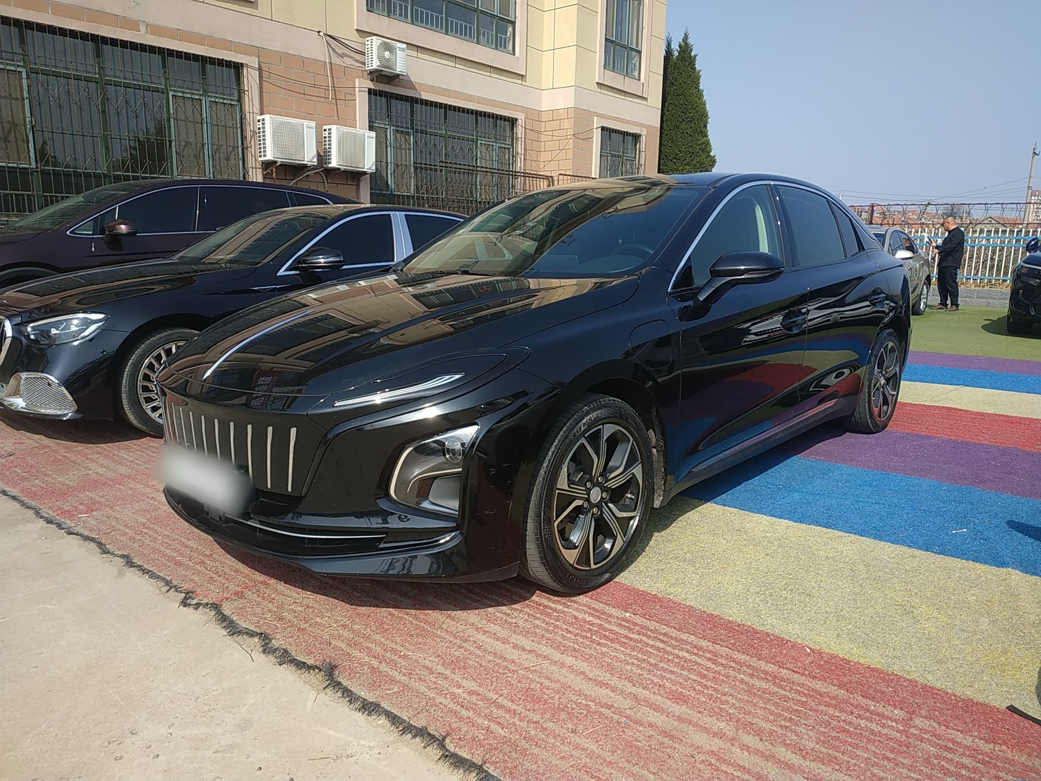 Под передней частью автомобиля