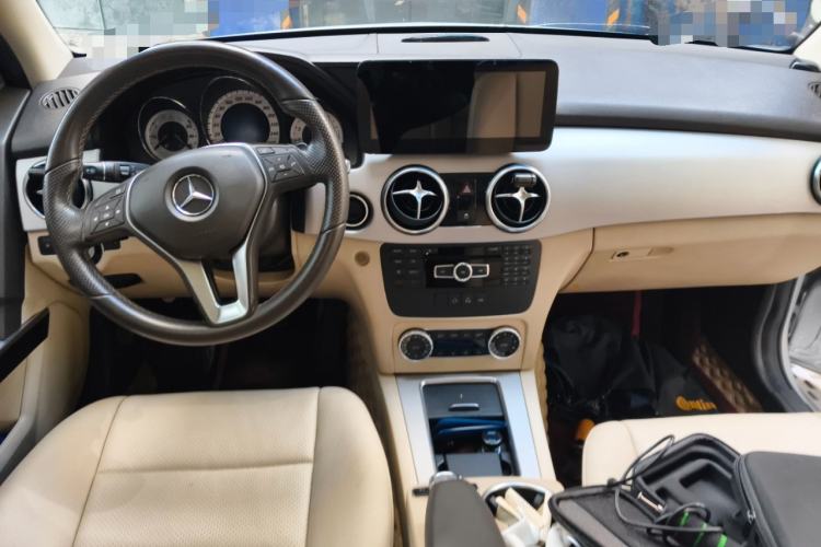 Used Mercedes-Benz GLK-Class 2014 GLK 260 4MATIC Dynamic Model Center Console