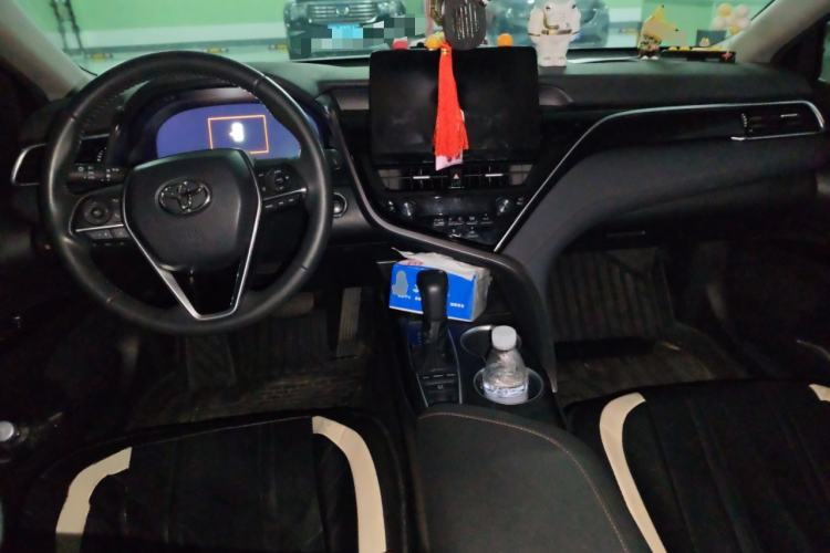 Used Toyota Camry 2023 2.5G Luxury Edition Center Console