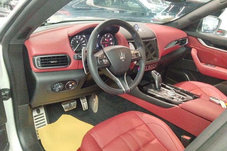 Used Maserati Levante 2022 3.0T Modena Center Console