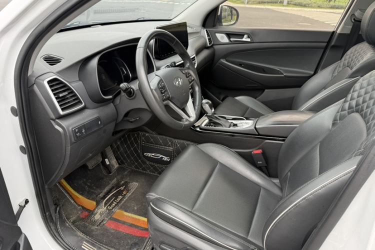 Used Hyundai Tucson 2019 280TGDi Dual-Clutch Two-Wheel Drive Fashion Edition China VI Standard
