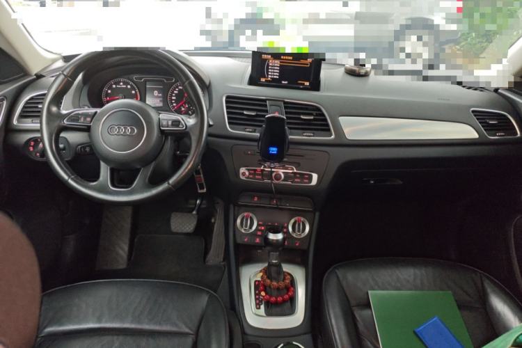 Used Audi Q3 2013 35 TFSI Comfort Model Center Console