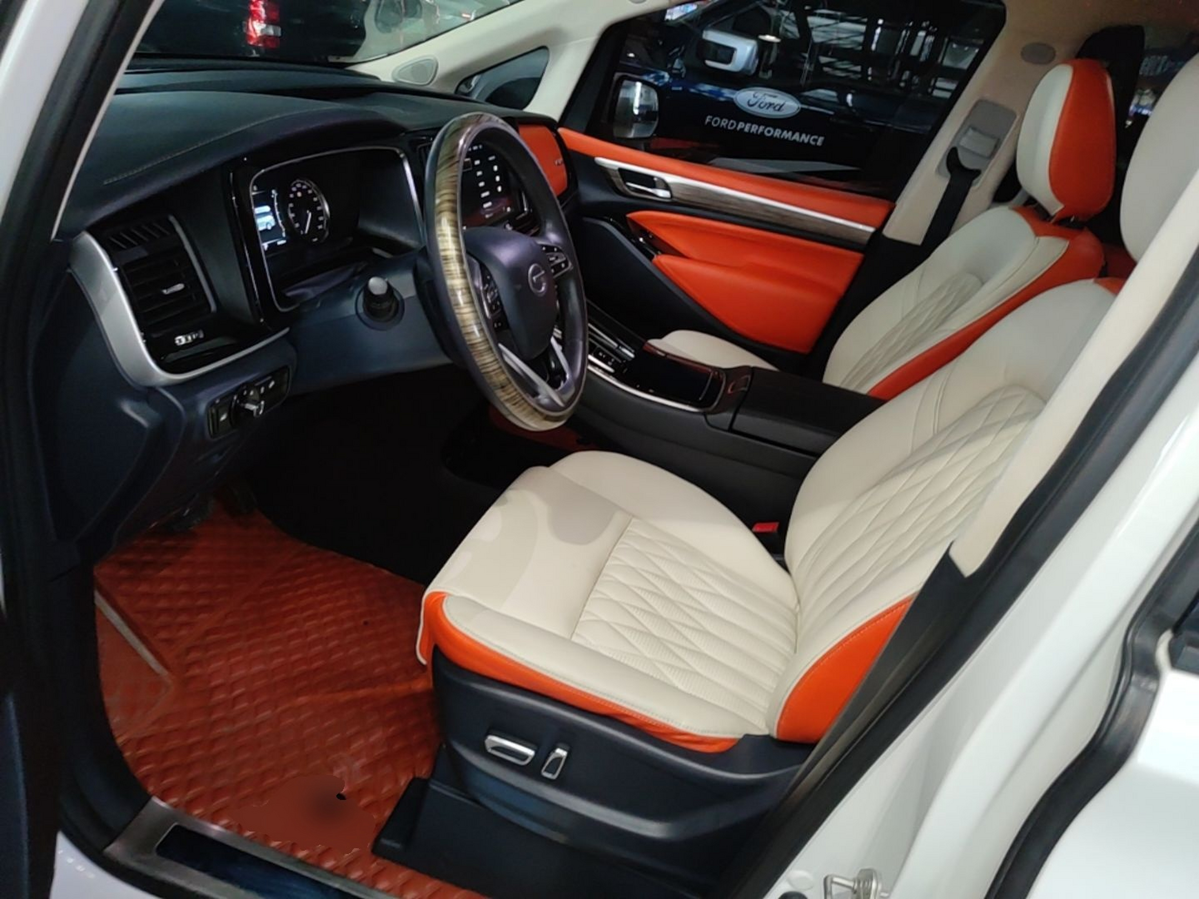 Vordere Reihe im Auto