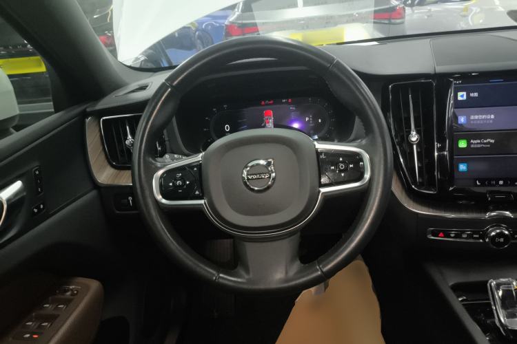 Used Volvo XC60 2022 B5 4x4 Smart Luxury Edition
