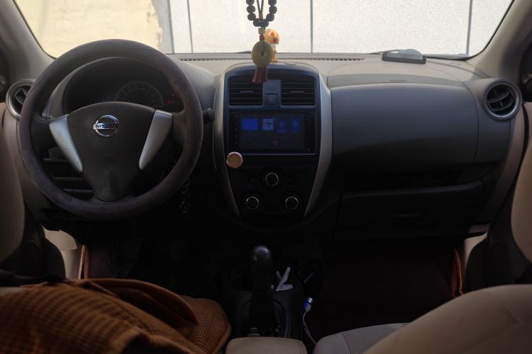 Used Nissan Sunny 2015 1.5XE Manual Comfort Edition Center Console