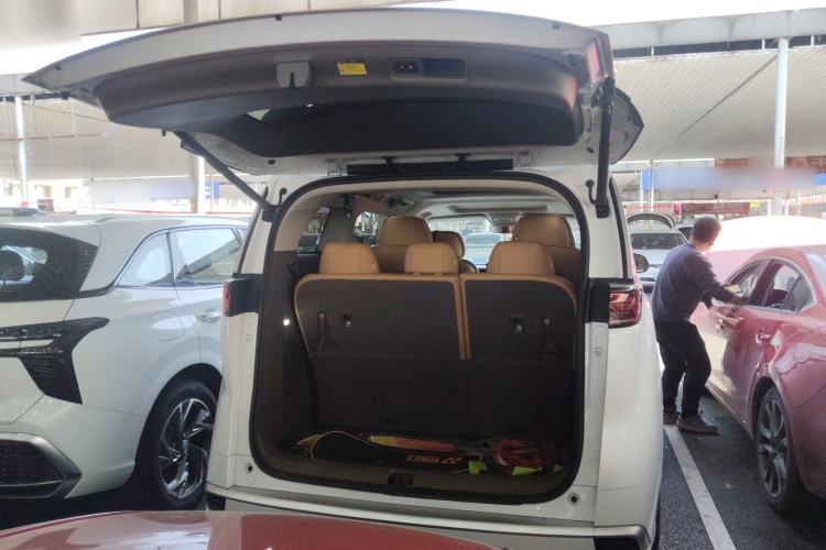 Used Denza D9 2022 DM-i 970 Four-Wheel Drive Flagship Model
