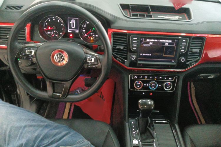 Used Volkswagen Teramont 2017 330TSI Two-Wheel-Drive Luxury Edition Center Console