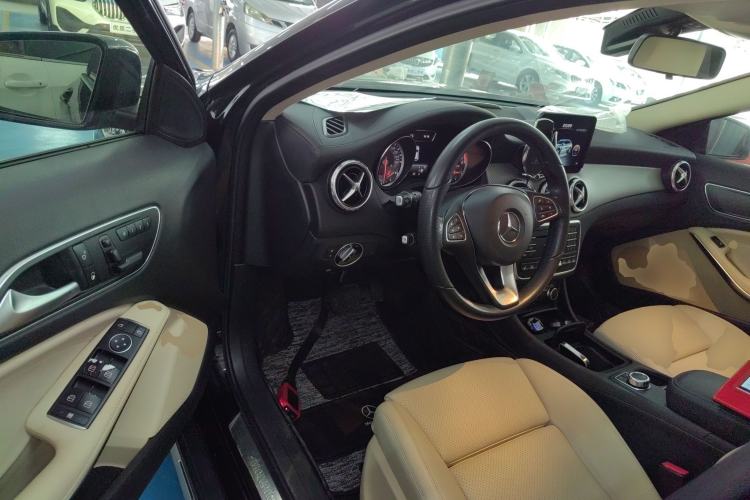 Used Mercedes-Benz GLA 2016 GLA 220 4MATIC Fashion Edition Driver Seat