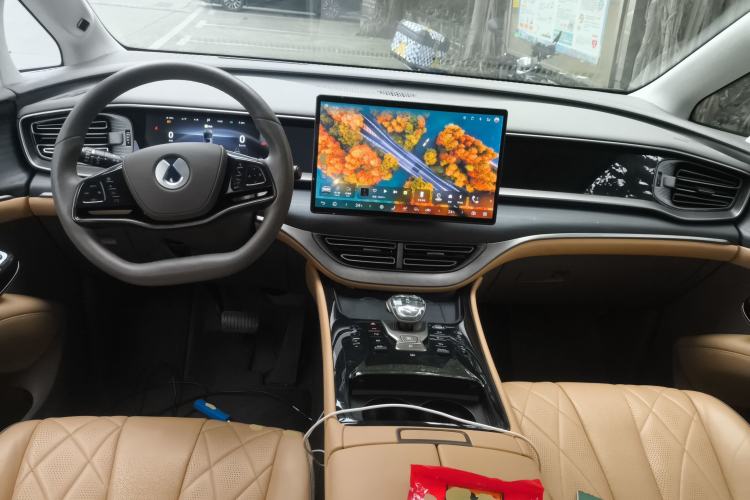 Used Denza D9 2022 EV 600 Four-Wheel Drive Flagship Model Center Console