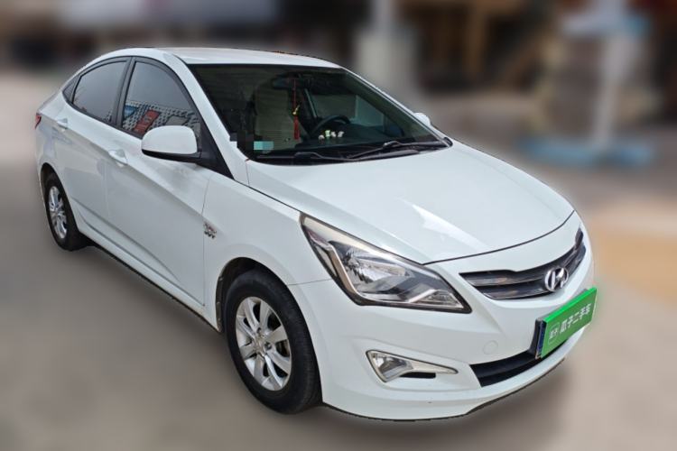 Used Hyundai Verna (older generation) 2014 1.4L Manual Smart GLS Trim Front Right 45 Deg
