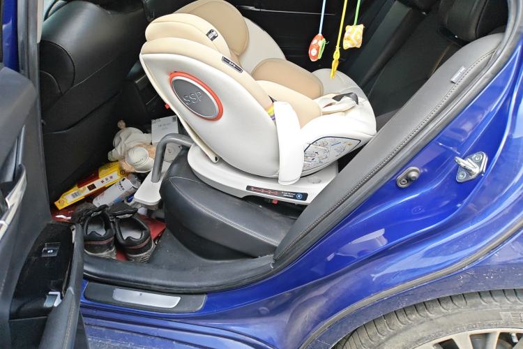 Used Toyota Camry 2019 Dual-Engine 2.5HQ Flagship Edition China VI Standard Left Rear Seat