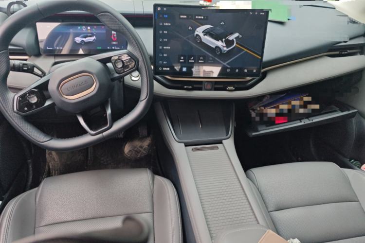 Used Lynk & Co 06 EM-P 2025 EM-P 126 Long-Range Halo Center Console