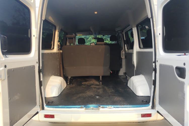 Used SAIC MAXUS Xintu V80 2025 PRO Aoyuntong 2.0T AMT Short Wheelbase Mid-Height 5/6-Seater
